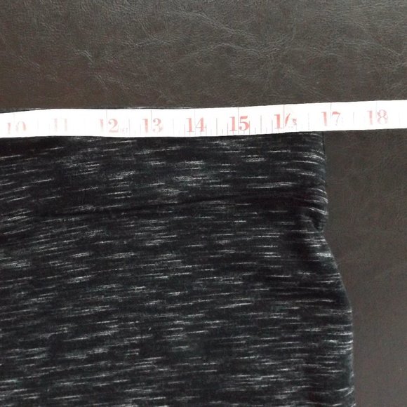 APT. 9 Pencil Skirt Stretchy, Black marbled with White, Size Large, Excellent! - Picture 8 of 8